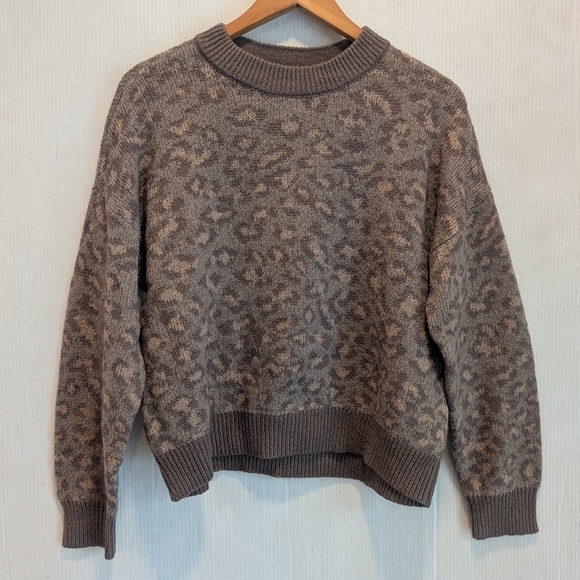 AERIE Women's Brown Animal Print Leopard Crew Neck Sweater Size Medium - Picture 2 of 10